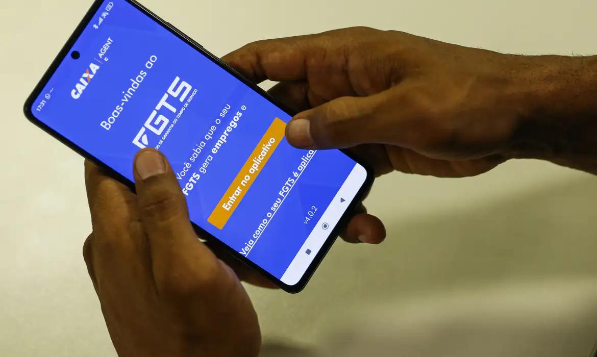 Quanto maior o saldo da conta vinculada ao FGTS, mais o trabalhador terá a receber (Foto/Joédson Alves/Agência Brasil)