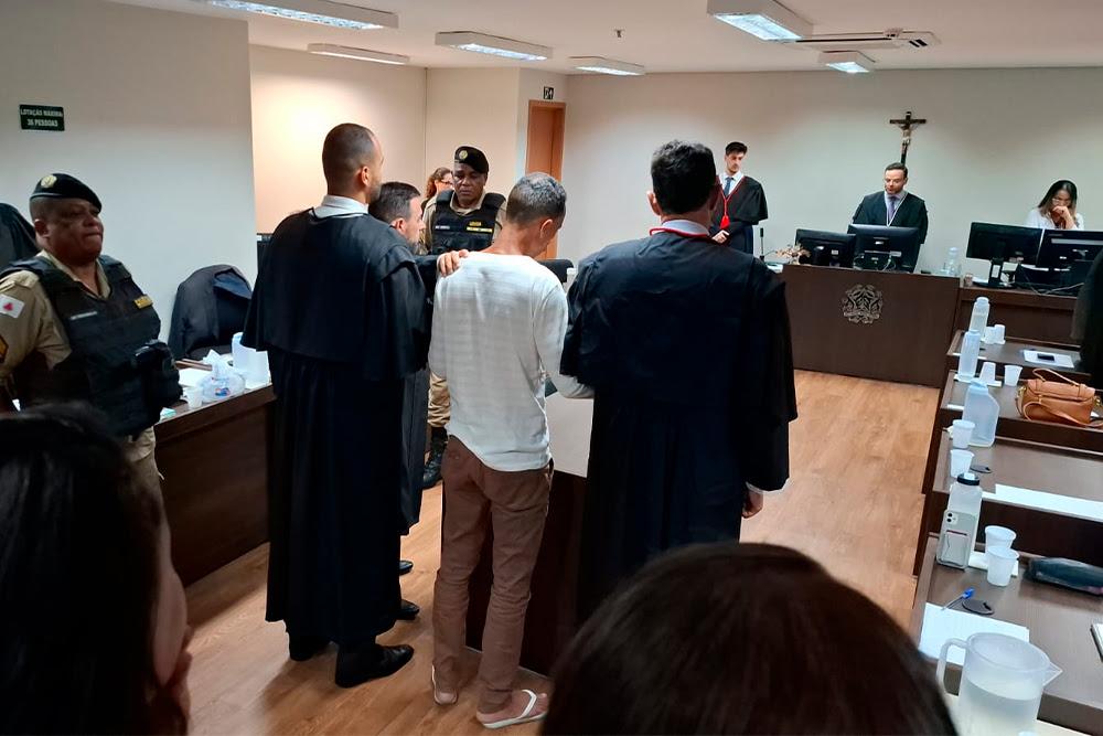 Homem foi condenado a 16 anos de prisão, em regime fechado, acusado de matar a facadas a neta da vizinha dele, em novembro de 2023 (Foto/Joubert Oliveira / TJMG)