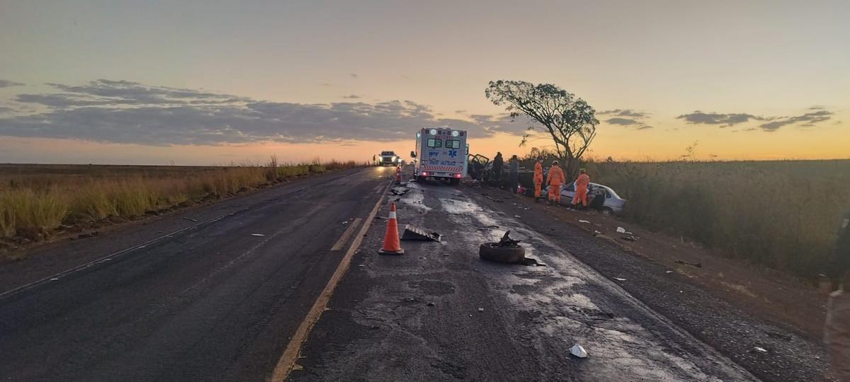 Ao todo, 12 pessoas ficaram feridas. Duas passageiras – uma do Duster e outra do Classic – sofreram fraturas. (Foto/Divulgação)