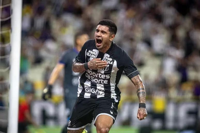 Galeano marcou os dois gols do Ceará. (Foto/Stephan Eilert/CSC/Esporte News Mundo)