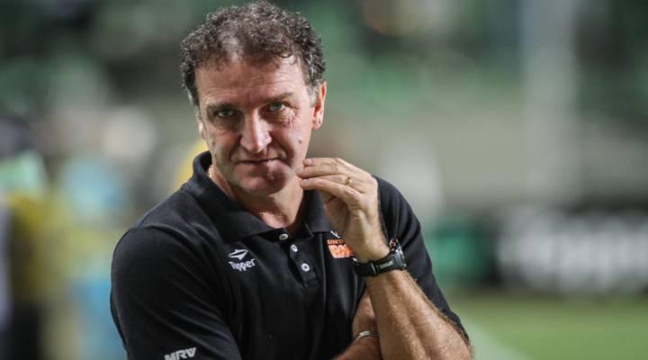 Cuca deve retornar ainda hoje e dirigir o treino do Atlético. (Foto/Arquivo)