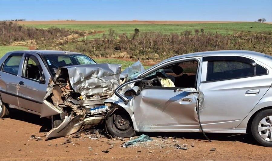 Colisão frontal na MGC-464 deixa um motorista morto e outro gravemente ferido (Foto/Divulgação)
