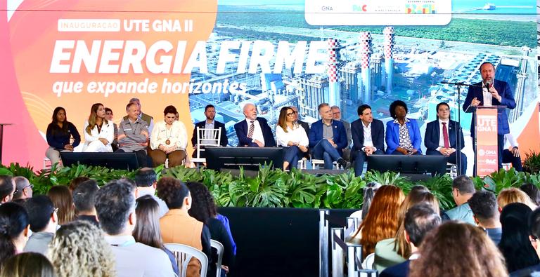 Ao lado de Lula, Silveira inaugura a maior usina termelétrica a gás do Brasil, a UTE GNA II, no Porto do Açu (RJ), com geração de 1,7GW e financiamento de R$3,9 bilhões pelo BNDES (Foto/Tauan Alencar/MME)