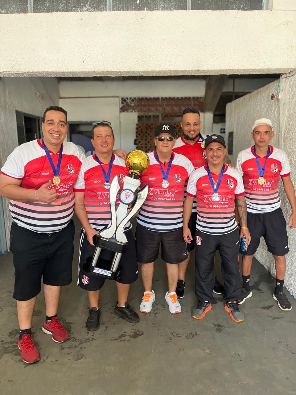 Comissão técnica comemora o título (Foto/Divulgação)