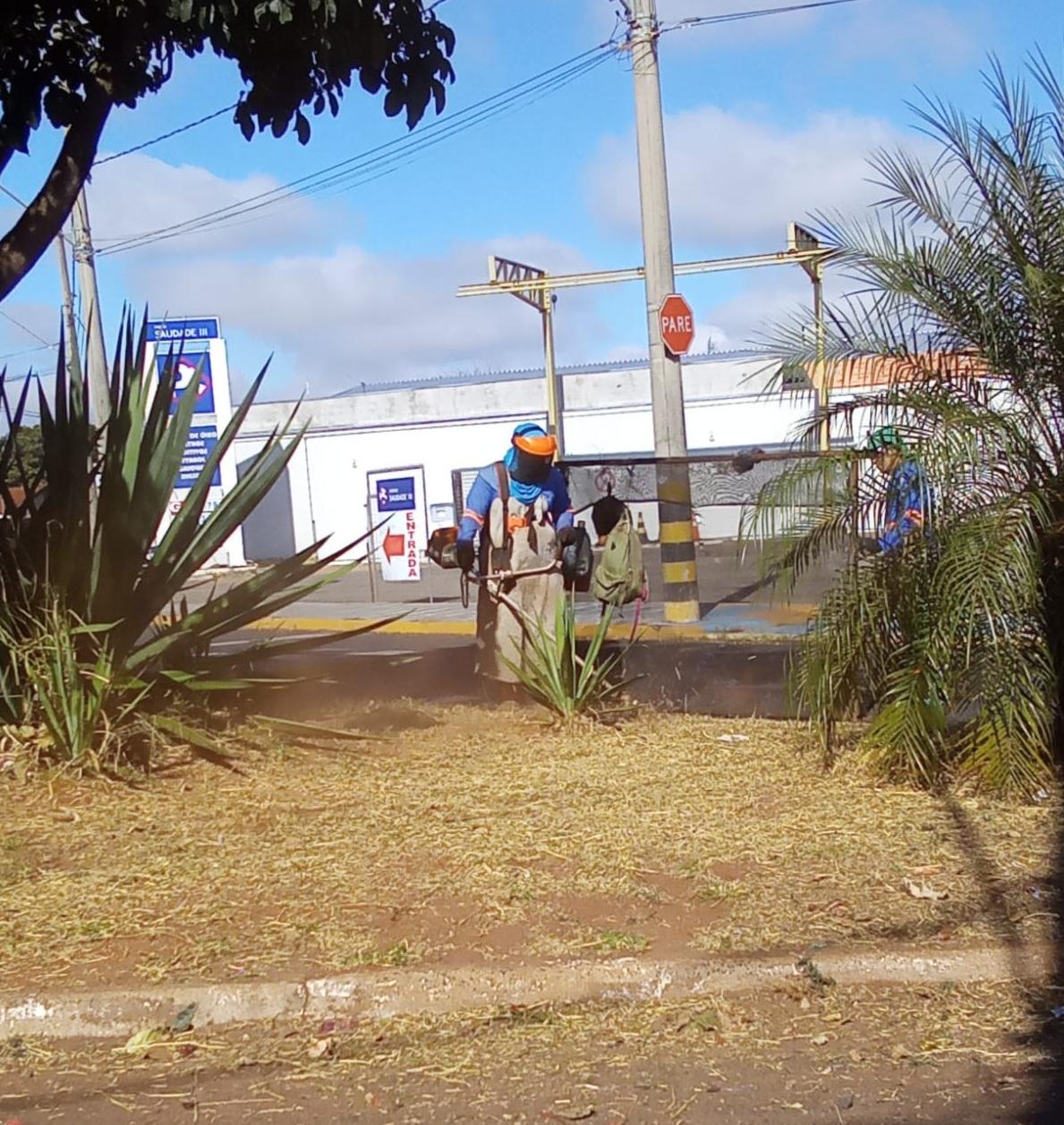 Ao todo 39 bairros foram incluídos na programação de limpeza urbana - roçada e capina, além da limpeza pesada (Foto/Divulgação)