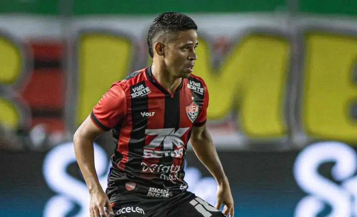 Erick fez um golaço e o goleiro Marcelo Lomba do Palmeiras nem viu a bola entrar (Foto/Vitória/Divulgação)