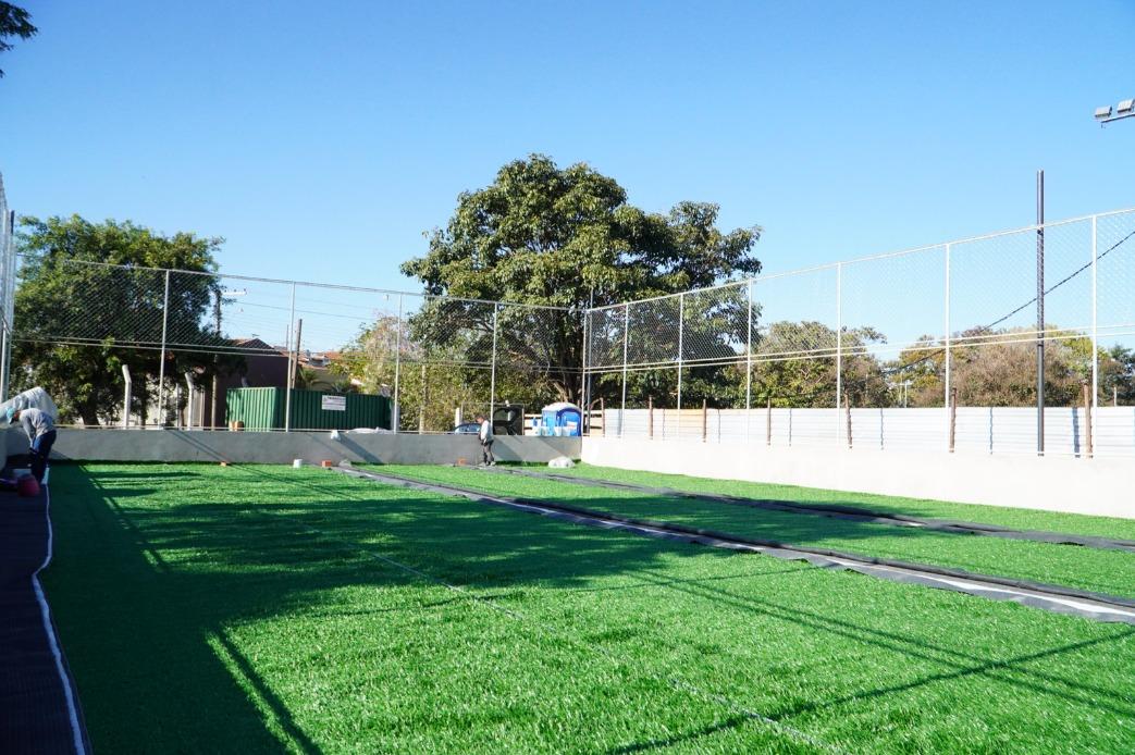 Campo do Vila Nova recebeu gramado sintético este ano (Foto/Lilian Veronezzi/PMU)
