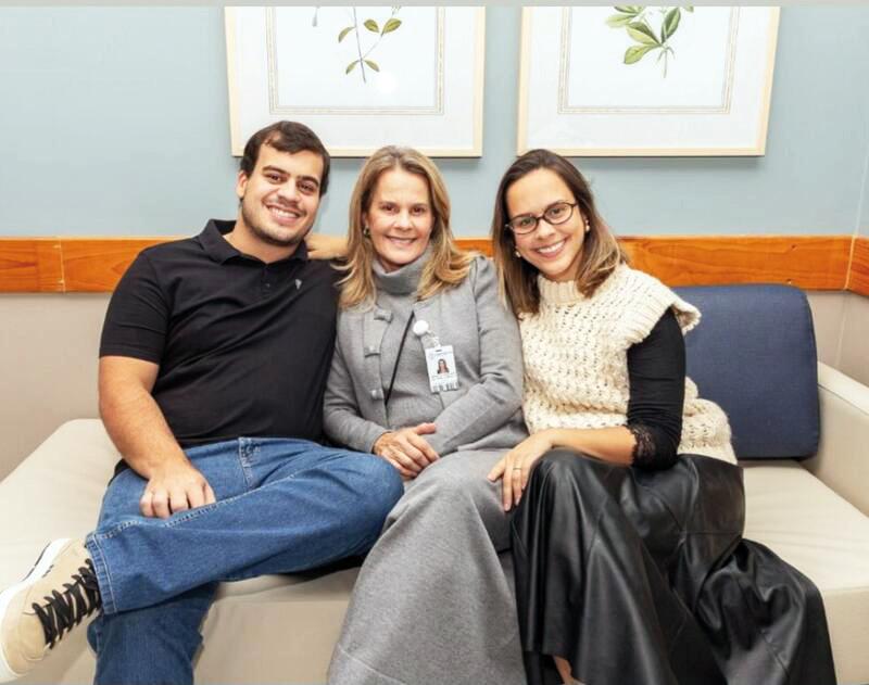 Sempre atuante Patrícia Sepúlveda Mesquita com seus filhos médicos Dudu e Paula (Foto/Arquivo pessoal)