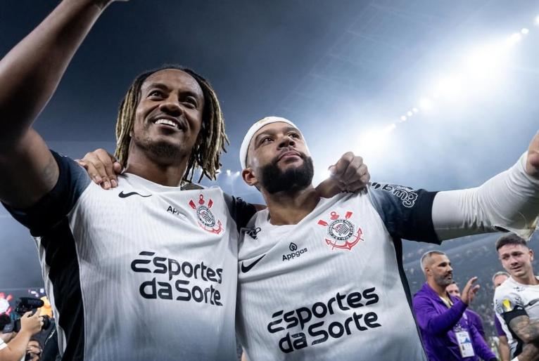 Carillo e Depay estarão fora dos próximos jogos do Corinthians (Foto/Instagram/@18andrecarrillo)
