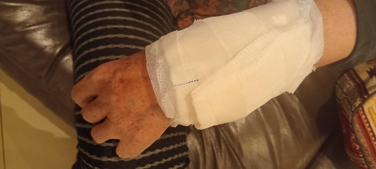 A vítima recebeu atendimento imediato de um médico que atua no próprio prédio (Foto/Reprodução)