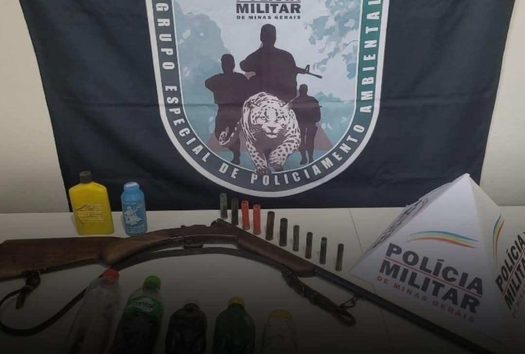Arma e munições localizadas com homem que teria sido advertido em caça ilegal e ameaçou produtor rural  (Foto/Divulgação)