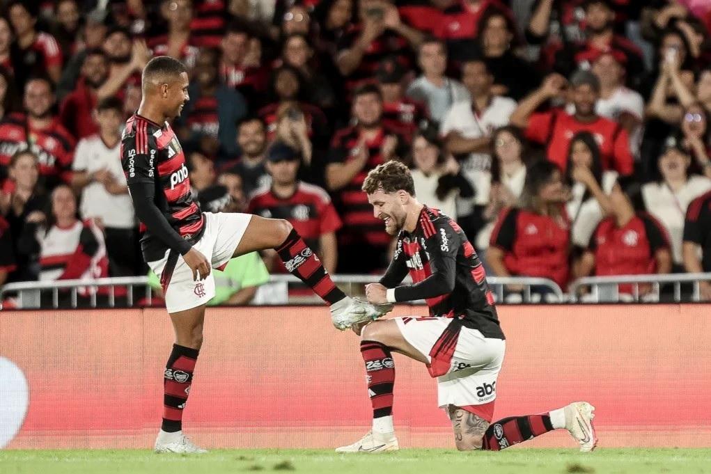 Flamengo mantém a liderança do Brasileirão ao vencer o Mirassol em jogo cheio de emoção com Maracanã lotado. (Foto/Adriano Fontes/Flamengo)