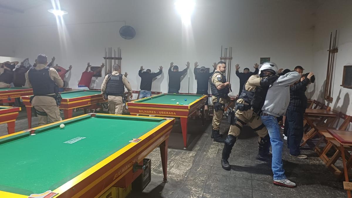 De acordo com a PM, entre os abordados estavam indivíduos com passagens policiais por diferentes tipos de crimes. (Foto/Divulgação)