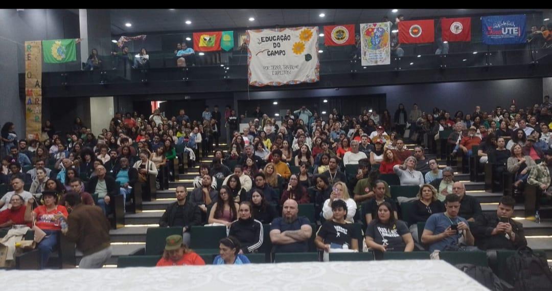 Com protesto do Sindicato Rural e da presidente do PL, universitários lotaram auditório para ouvir Aleida Guevara (Foto/Divulgação)