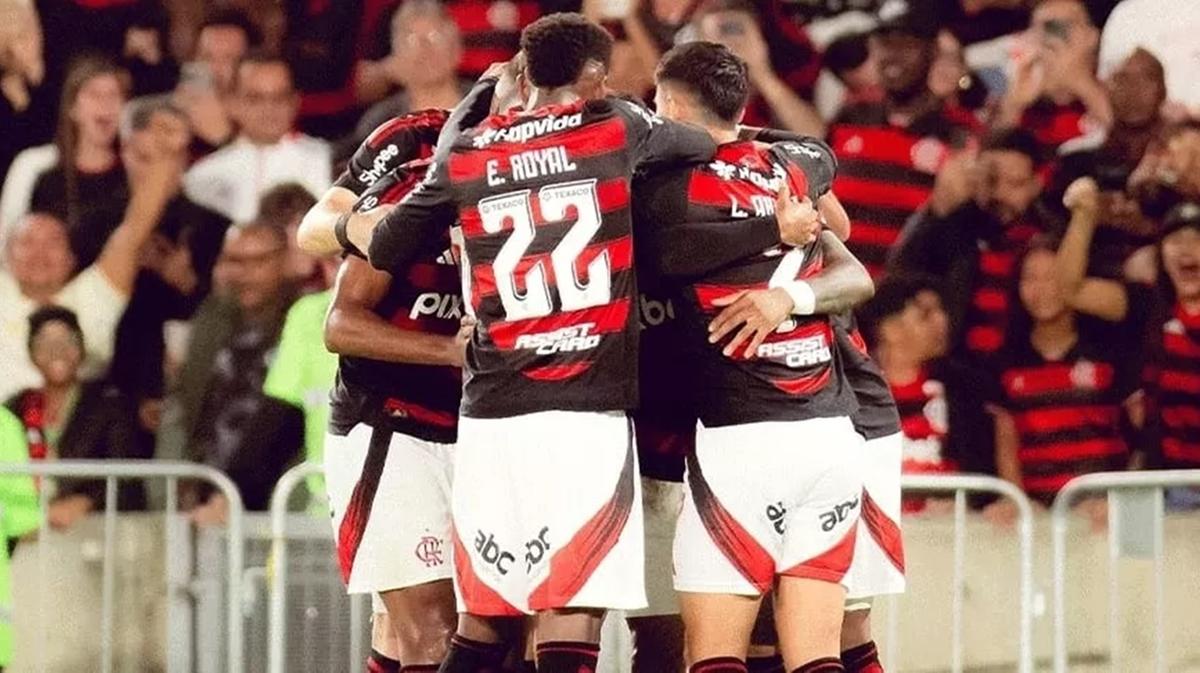 Jogadores do Flamengo sabem que não podem perder a concentração pois o time do Internacional é muito perigoso (Foto/Adriano Fontes/CRF)