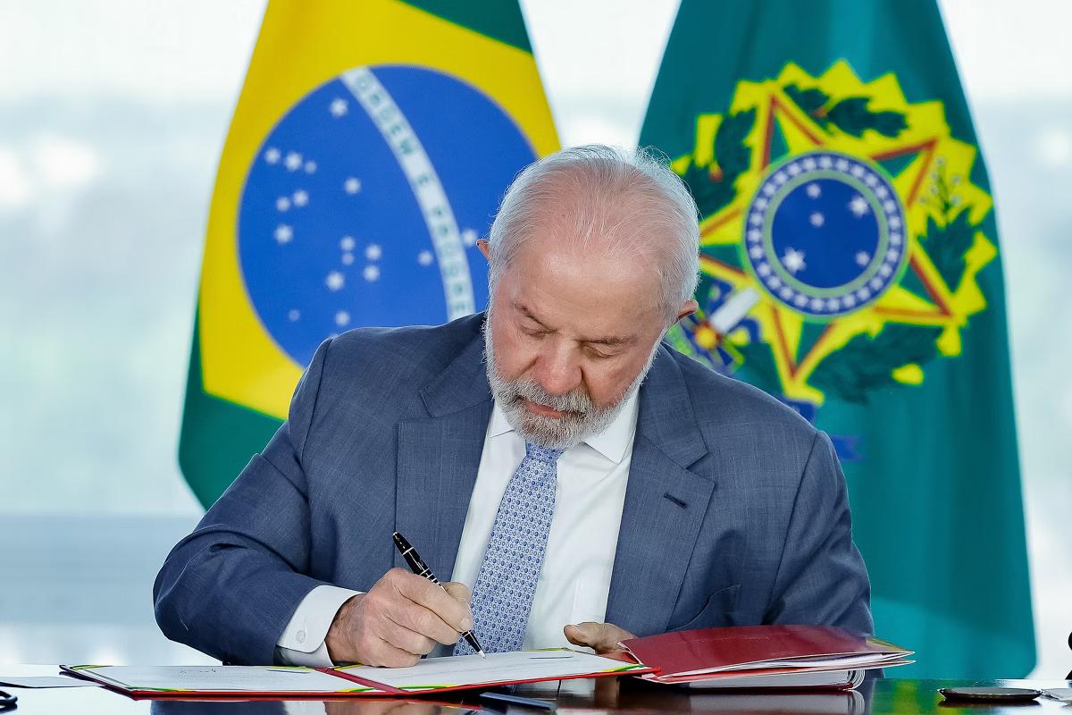 Lula assinou MP com o plano de contingência para auxílio a empresas afetadas pelo tarifaço de Trump (Foto/Ricardo Stuckert/PR)