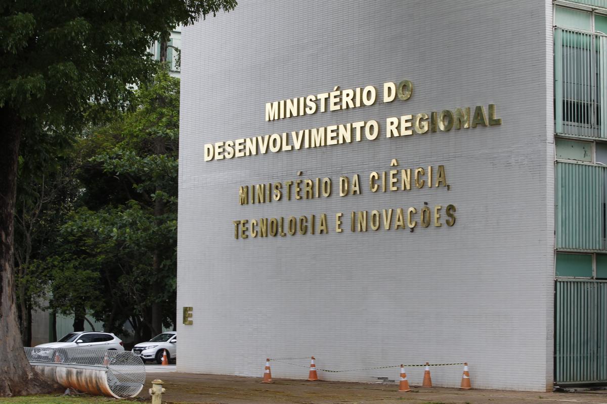 A iniciativa prevê a aquisição e doação de veículos, máquinas e equipamentos voltados especialmente para municípios com baixos índices de desenvolvimento humano (Foto/Divulgação)