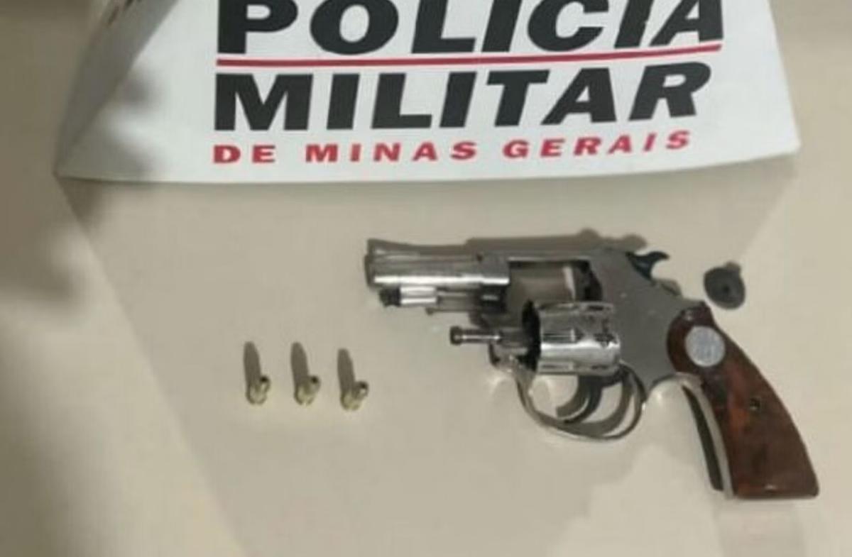 Arma escondida em fralda foi apreendida (Foto/PMMG/Divulgação)