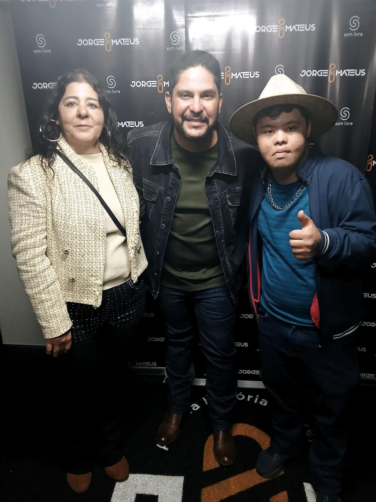 Cionara e Gabriel Araújo, curtiram a valer o showzão desse fim de semana de Jorge e Mateus (Foto/Babi Magela)