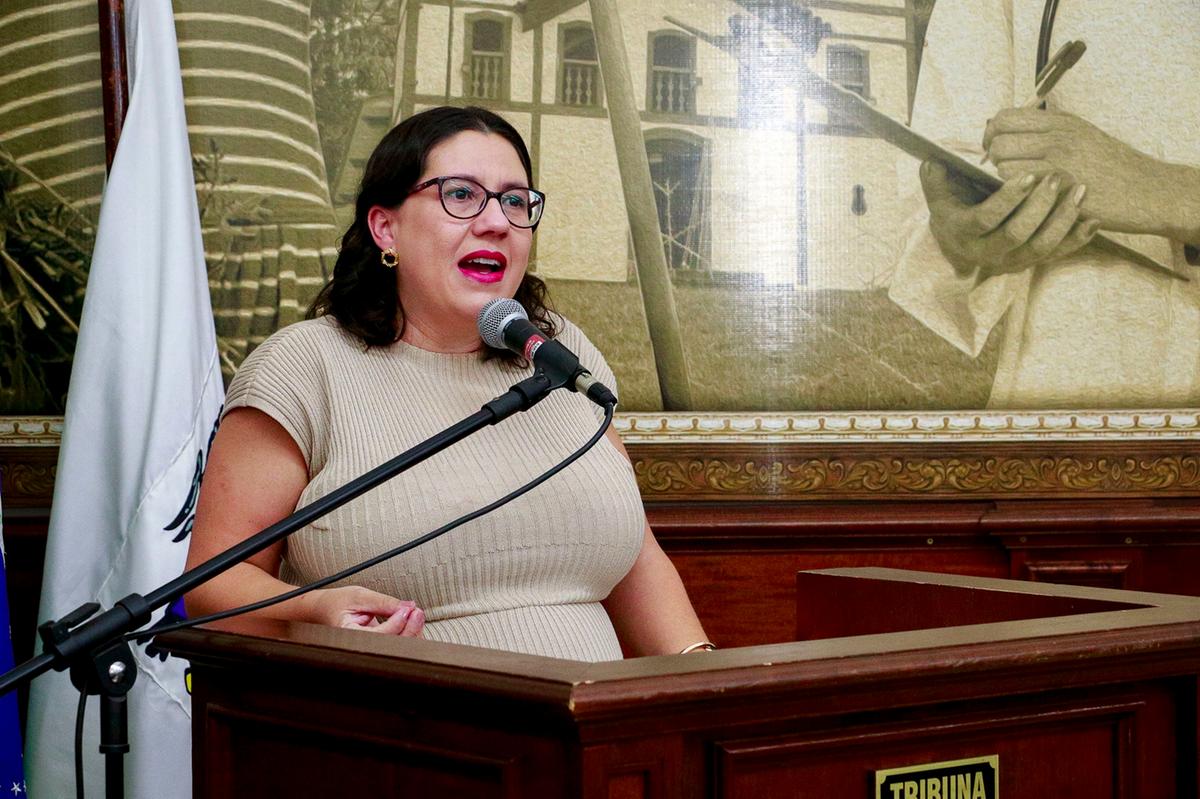 Vereadora Rochelle Bazaga (PDT) pediu afastamento para ganhar sua primeira filha (Foto/Divulgação CMU)