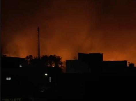 Incêncio no bairro Vila Esperança, em Uberaba (Foto/Reprodução)