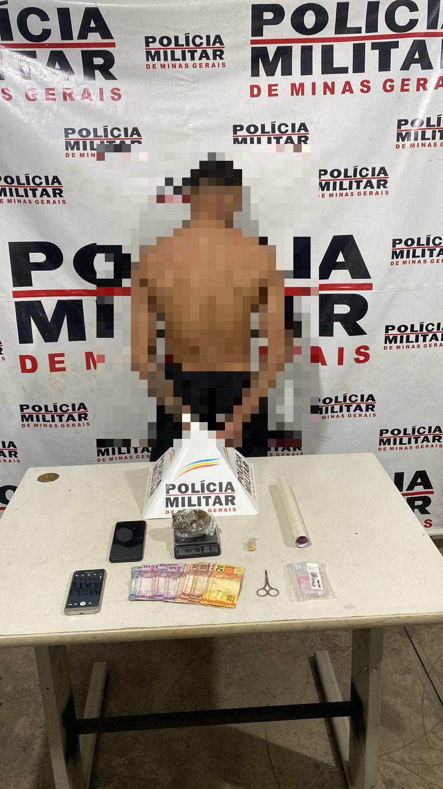 Drogas, dinheiro e materiais do tráfico são apreendidos no 2000. (Foto/Divulgação)