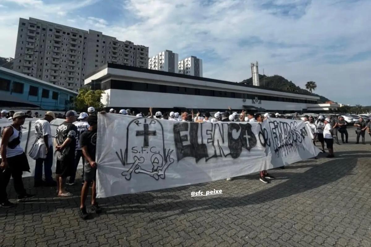Torcedores pediram mudanças em escalações e cobraram desempenho de alguns atletas (Foto/SF PEIXE)