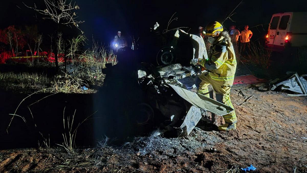 O motorista da carreta estava consciente e não sofreu ferimentos (Foto/CBMMG/Divulgação)
