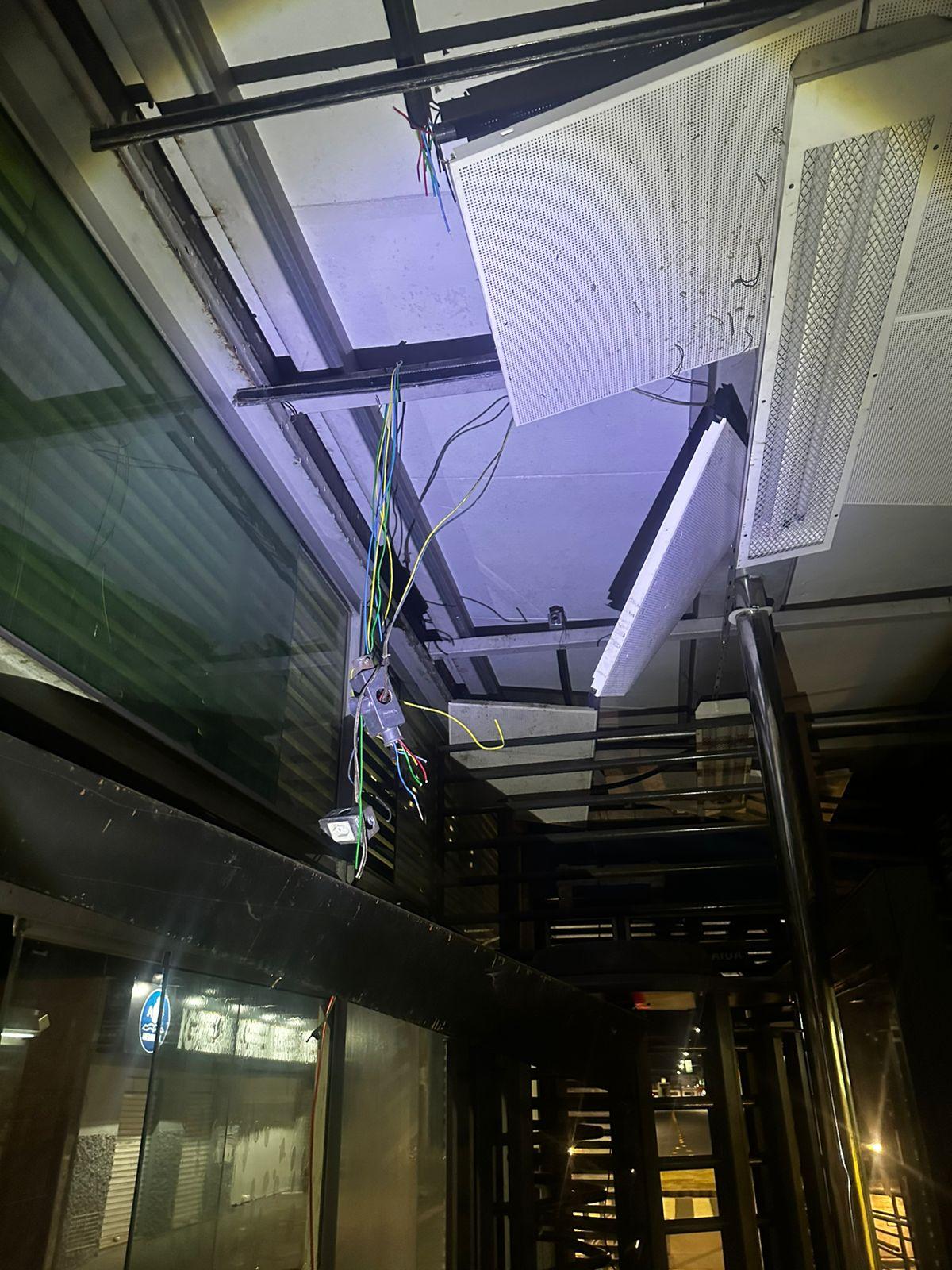 Tubo BRT furtado ficou bastante danificado (Foto/Divulgação GCM)