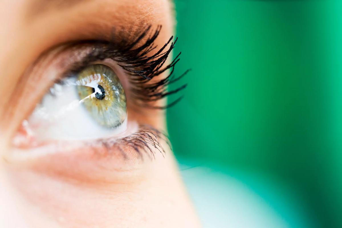 Após cerca de 50 minutos de exposição contínua a telas, a lubrificação dos olhos diminui em até 30% (Foto/Divulgação)