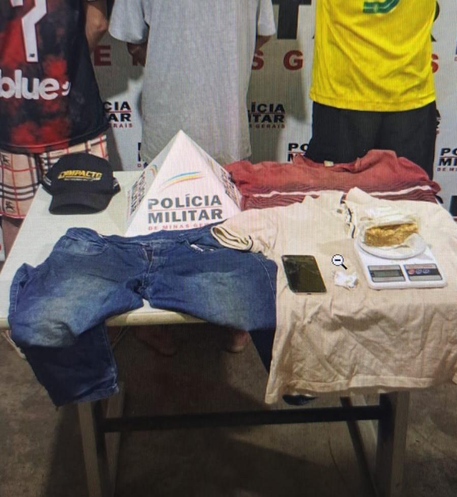 Trio do crack cai em operação e PM apreende meio quilo da droga em Uberaba. (Foto/Divulgação)