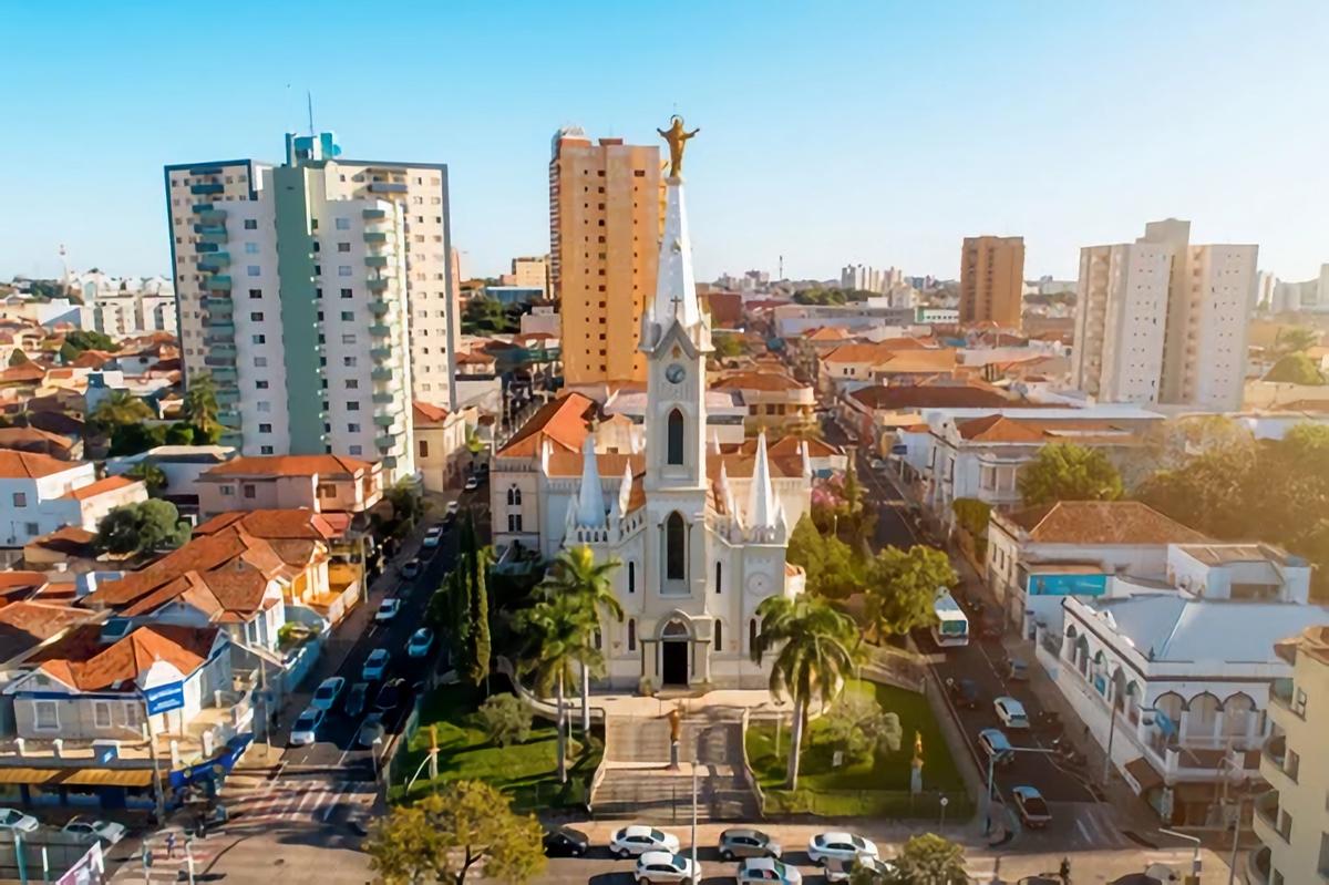 Ao longo dos próximos dias, a temperatura máxima deve variar entre 29ºC e 33ºC, enquanto as mínimas ficam entre 14ºC e 18ºC 