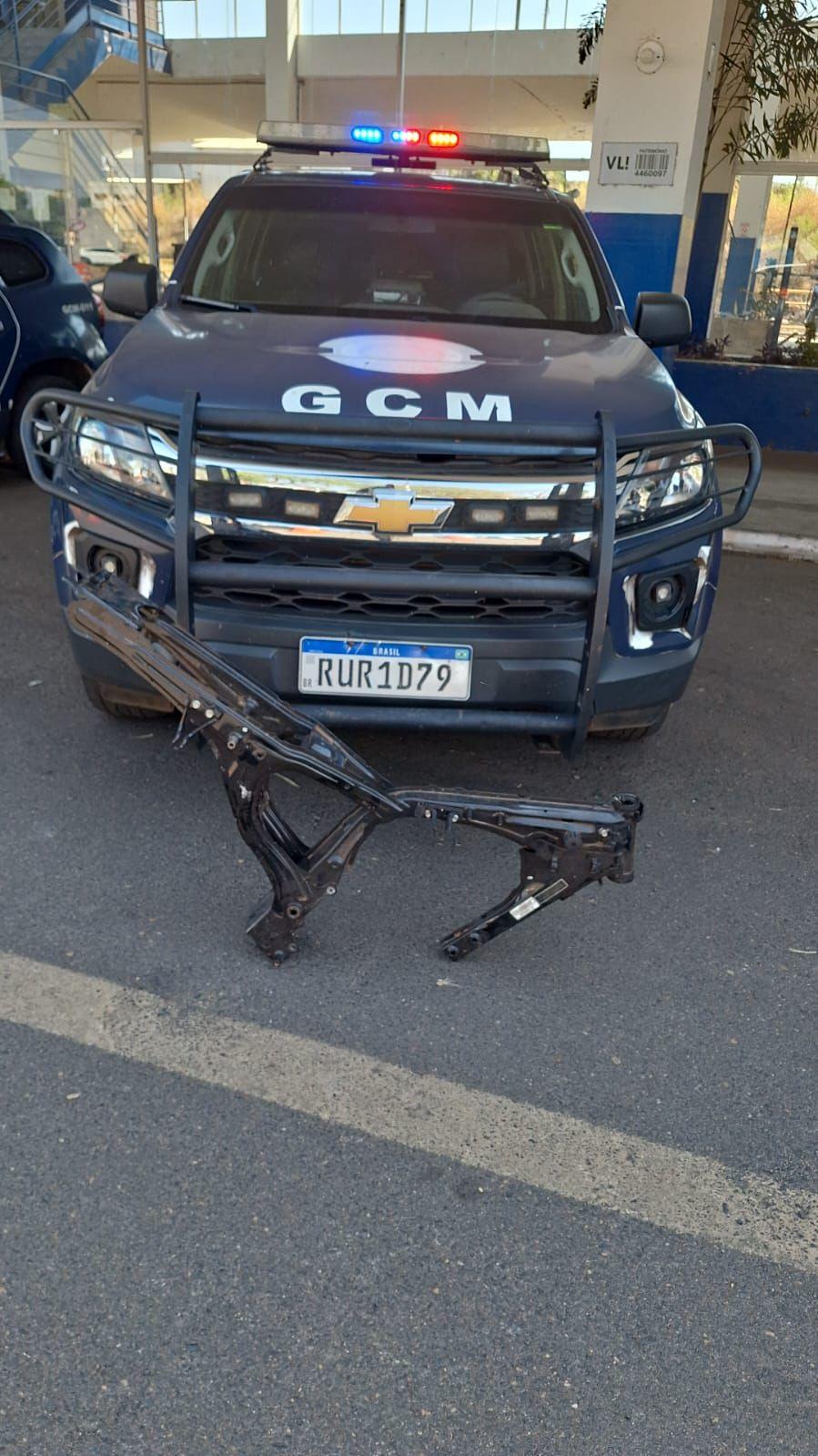 Ao perceber a aproximação da viatura, o suspeito abandonou o objeto no solo e fugiu em direção ao interior da mata (Foto/Divulgação)