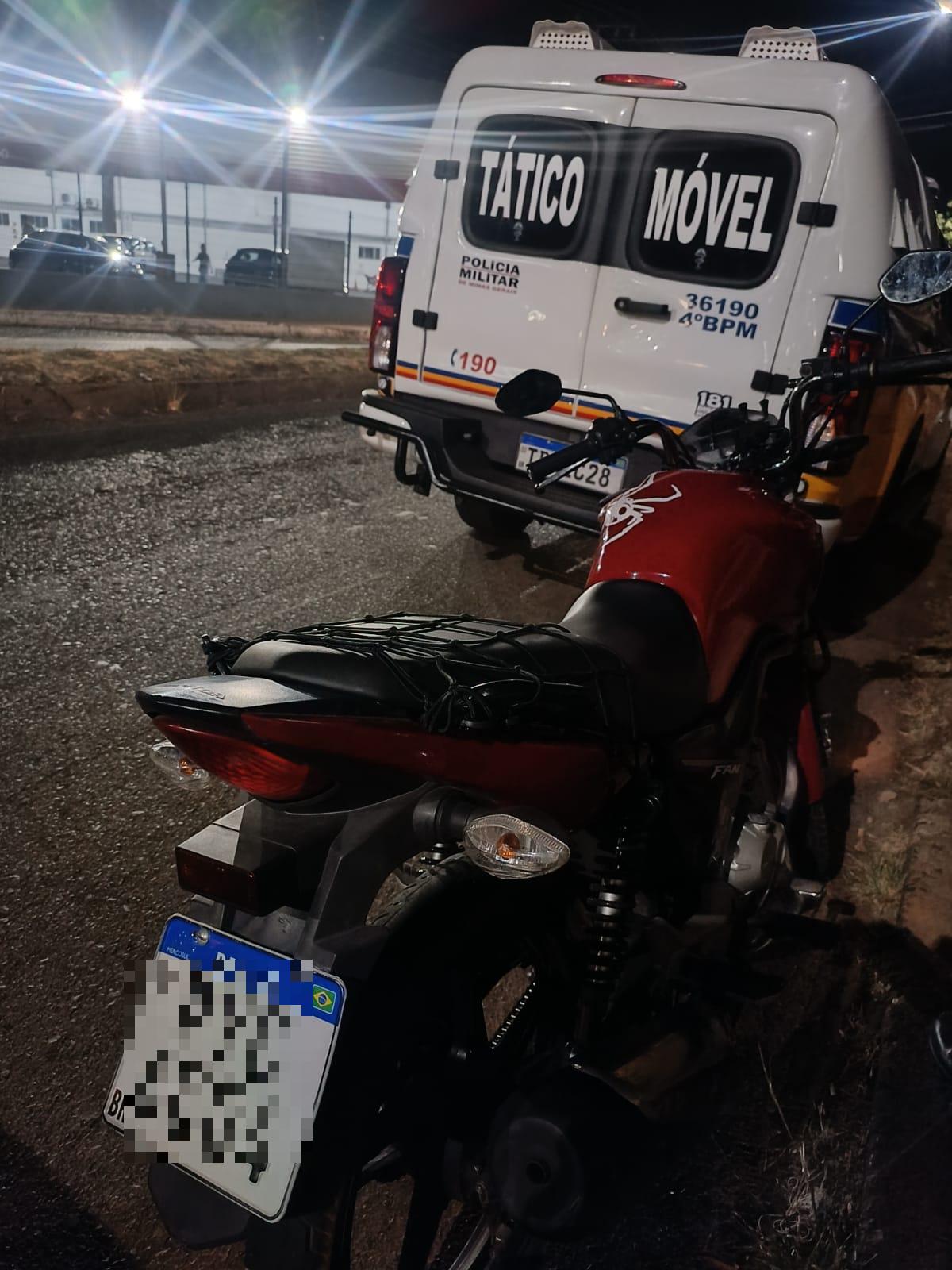 A motocicleta recuperada foi levada ao pátio credenciado para as medidas cabíveis. (Foto/Divulgação)