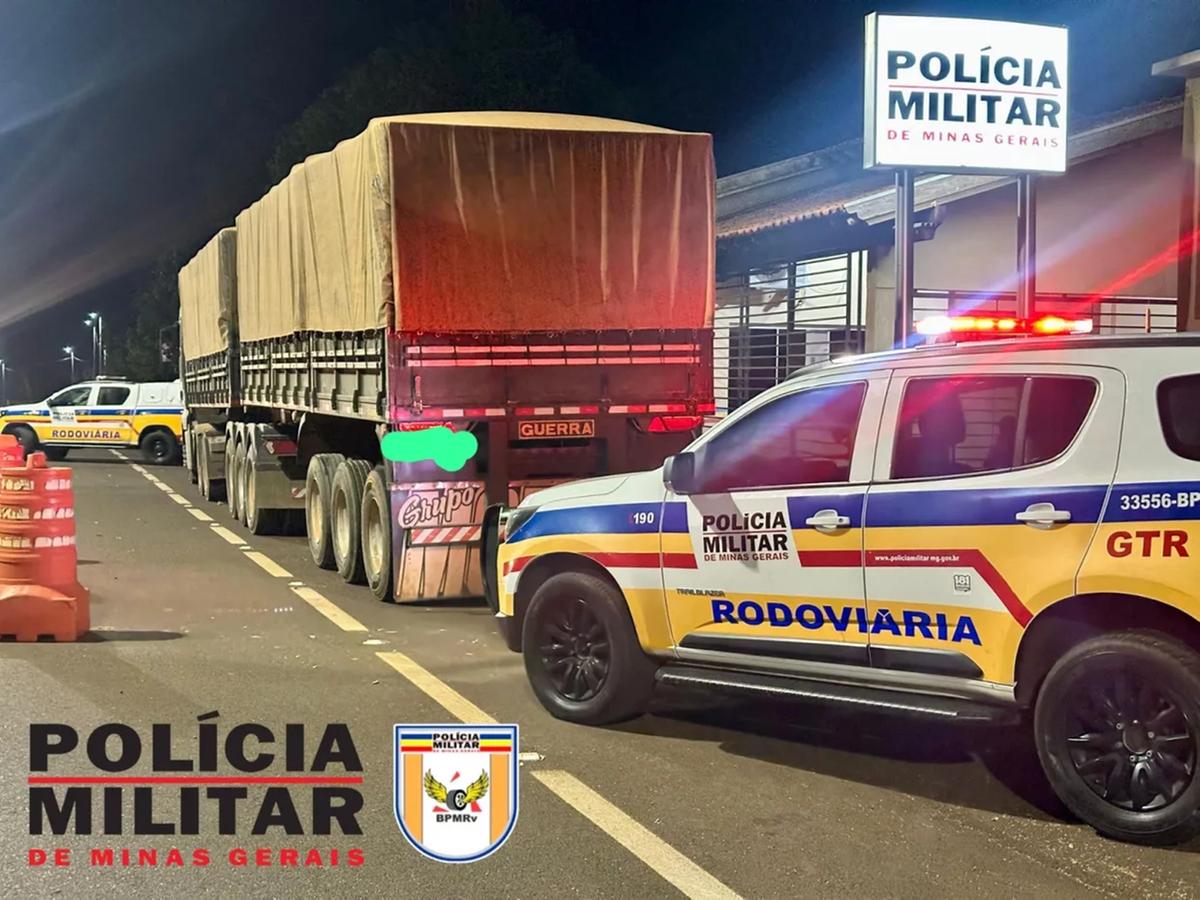 Durante a fiscalização, os militares constataram indícios de adulteração nos sinais identificadores, entre eles plaquetas falsificadas com dados divergentes, gravações de chassi fora do padrão e marcas de lixamento em componentes do conjunto (Foto/Divulgação)