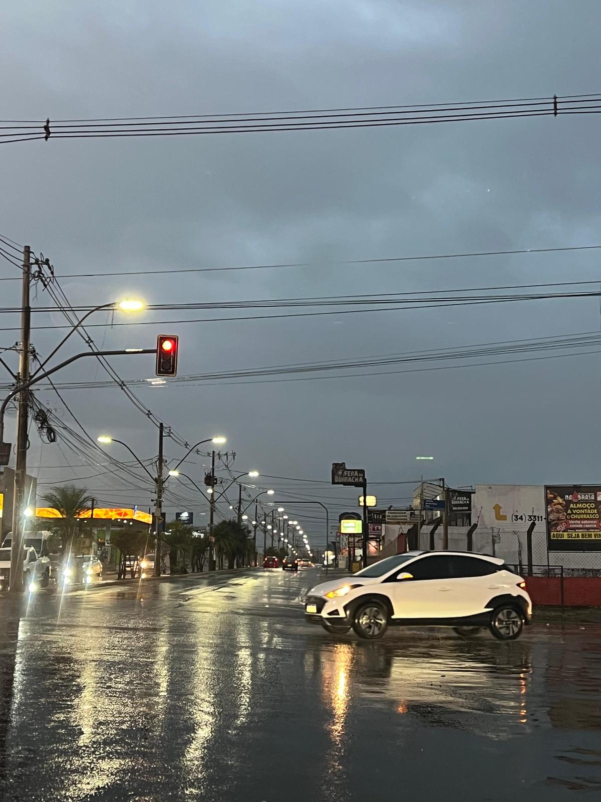 Depois de chuvisco na noite de quinta, bairros de Uberaba voltam a registrar precipitação nesta sexta-feira (29) (Foto/Divulgação)