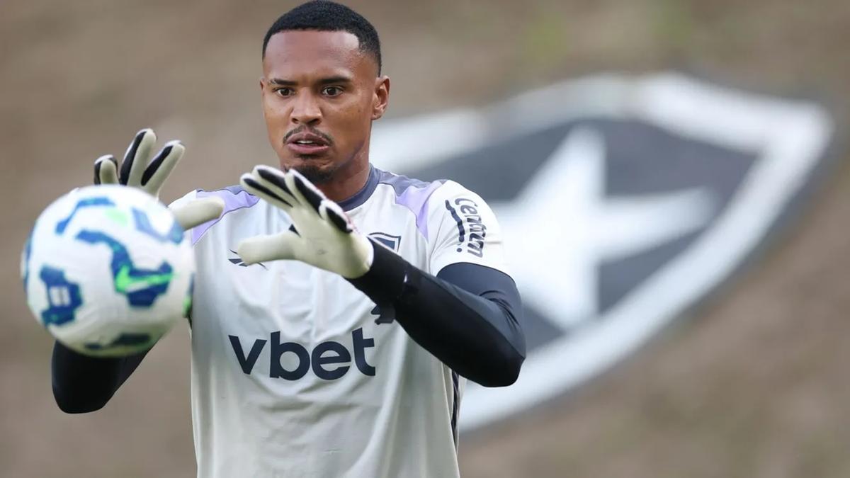 John se despede do Botafogo para iniciar nova etapa da carreira na Inglaterra (Foto/Vitor Silva/Botafogo)