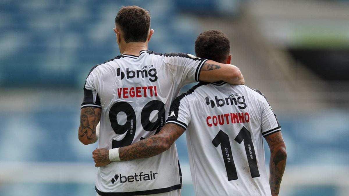 A vitória dá novo ânimo ao Vasco na luta contra o rebaixamento (Foto/Gil Gomes/AGIF)