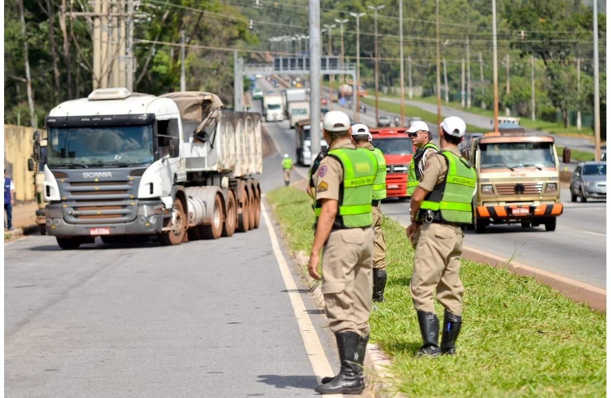 CRLV começa a ser exigido a partir de hoje em MG (Foto/JOAO GODINHO/O TEMPO)
