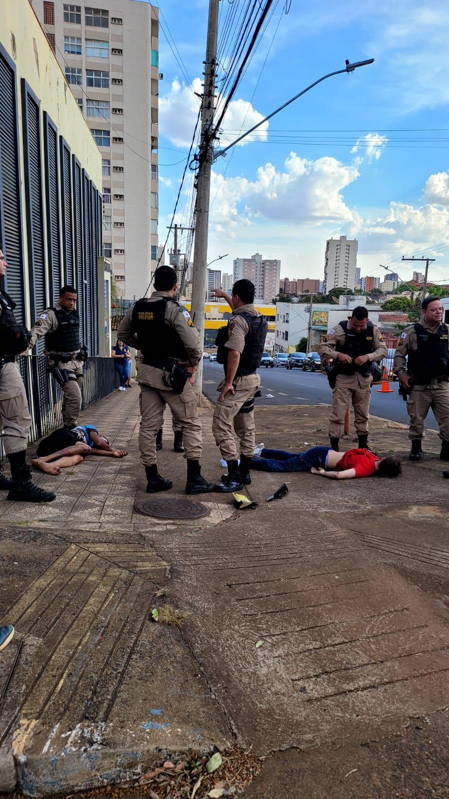 A Polícia Militar mobilizou cerca de 12 policiais e 7 viaturas para atender a ocorrência. (Foto/Dandara Aveiro)