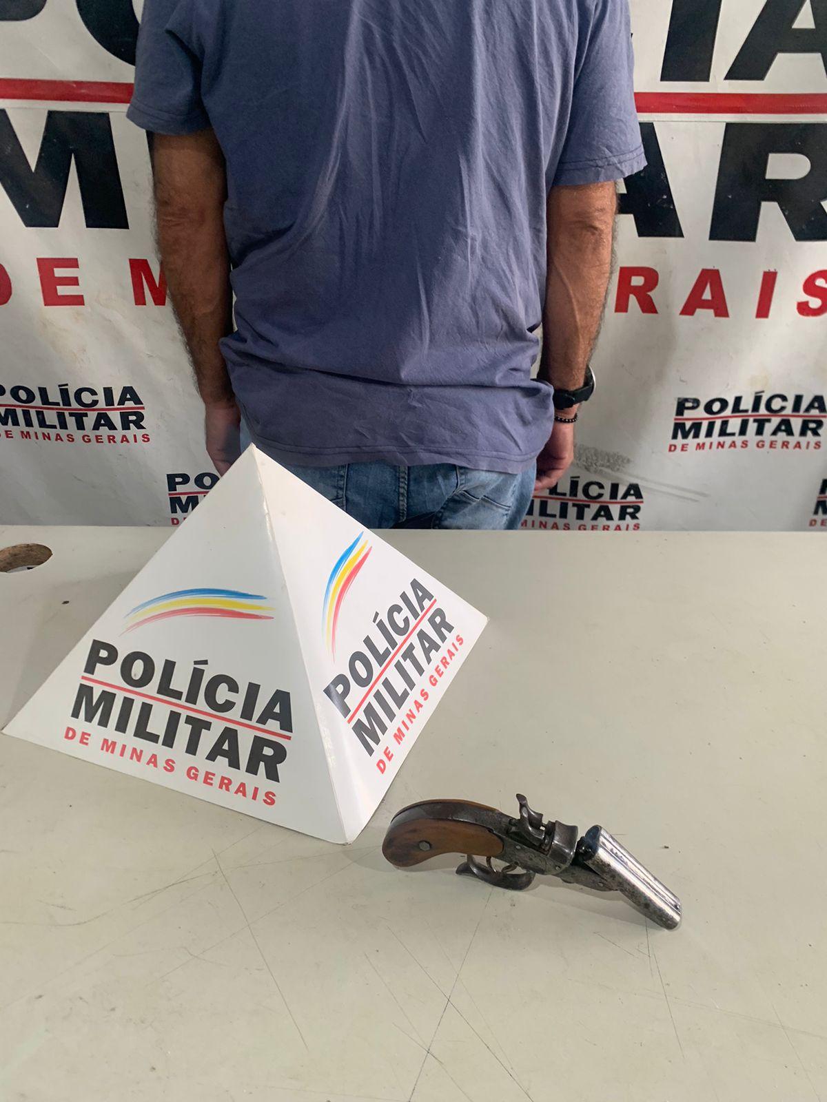 Militares receberam informações de que um indivíduo estaria comercializando armas de fogo. (Foto/Divulgação)
