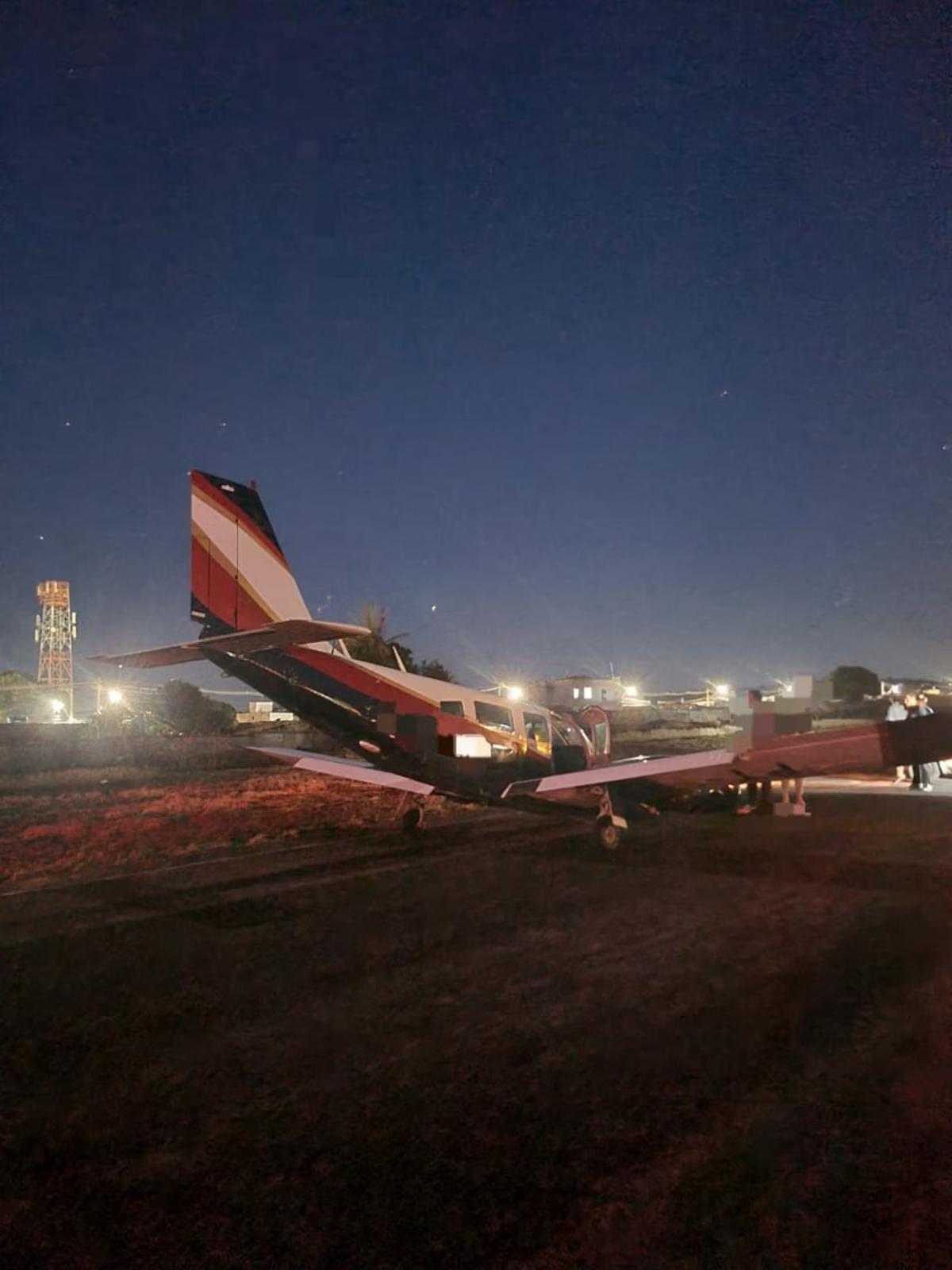 Avião declarou emergência no trem de pouso e mobilizou Corpo de Bombeiros (Foto/CBMMG/Divulgação)