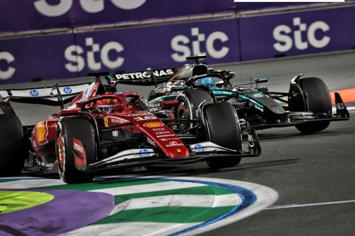 Leclerc e Russell protagonizam o melhor momento da etapa (Foto/Reprodução)