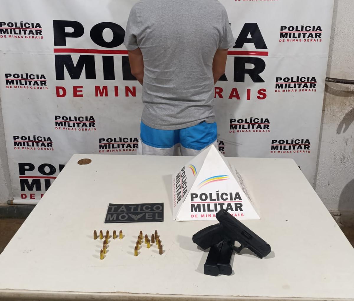 Durante a ação, os militares encontraram uma pistola calibre 9mm em poder do abordado. (Foto/Divulgação)