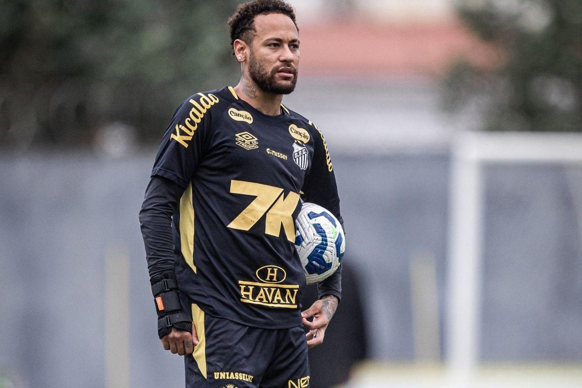 "Craque encanta torcida com finalização surpreendente durante treino no CT Rei Pelé." (Foto/Raul Baretta/SFC)