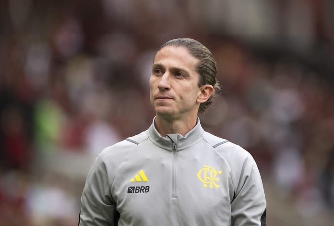 O vínculo atual de Felipe Luiz se encerra em dezembro, e o clube planeja estender o acordo até 2026 (Foto/Jorge Rodrigues - AGIF)