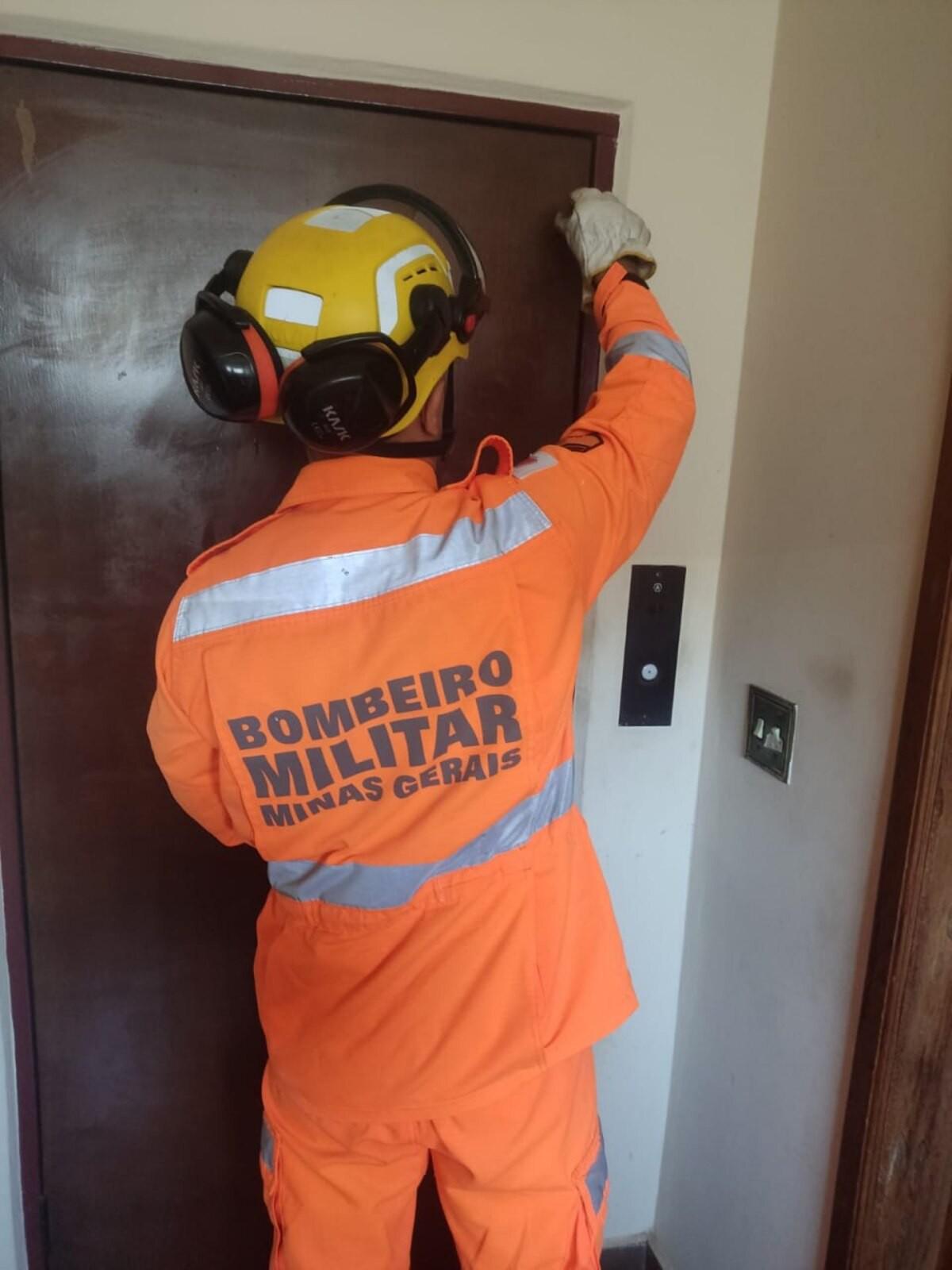 Energia foi desligada para realização do resgate (Foto/Divulgação Corpo de Bombeiros)