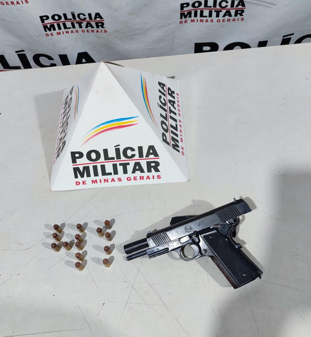 Durante a abordagem, os militares apreenderam uma pistola calibre .40, de fabricação Imbel (Foto/Divulgação)