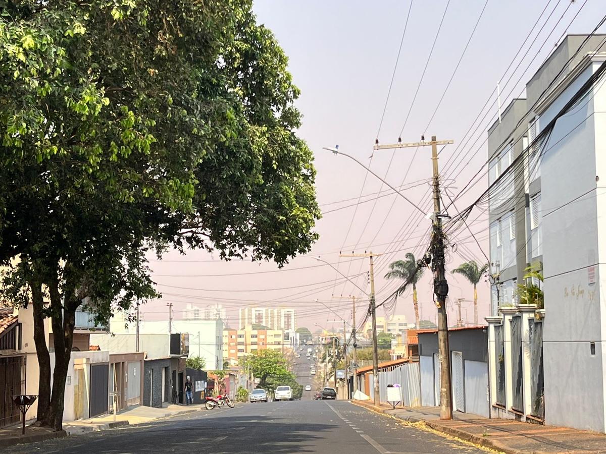 O levantamento da UFTM mostra que a maior concentração é de partículas sólidas de poeira e fuligem, conhecidas como material particulado, que chegou a 48 µg/m³ (Foto/Joana Prata)
