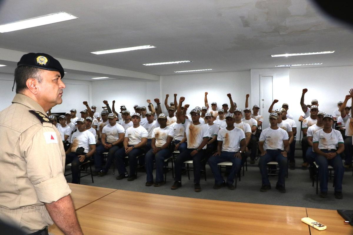 Na sede da 5ªRPM, futuros soldados dão início à formação sob orientação do comando regional da Polícia Militar de Minas Gerais (Foto/Sérgio Teixeira/PMMG)